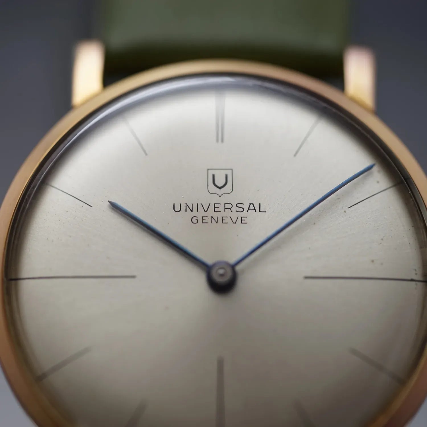 Universal Geneve Cal. 800 – front view