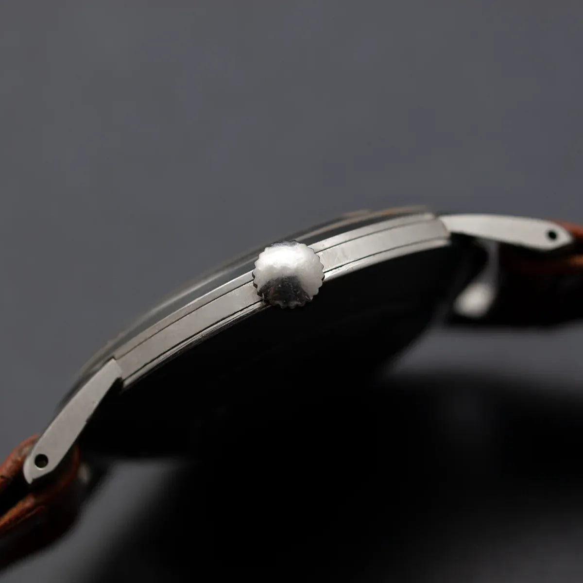 Universal Geneve Ref. 206515.7, Cal. 332 – side view