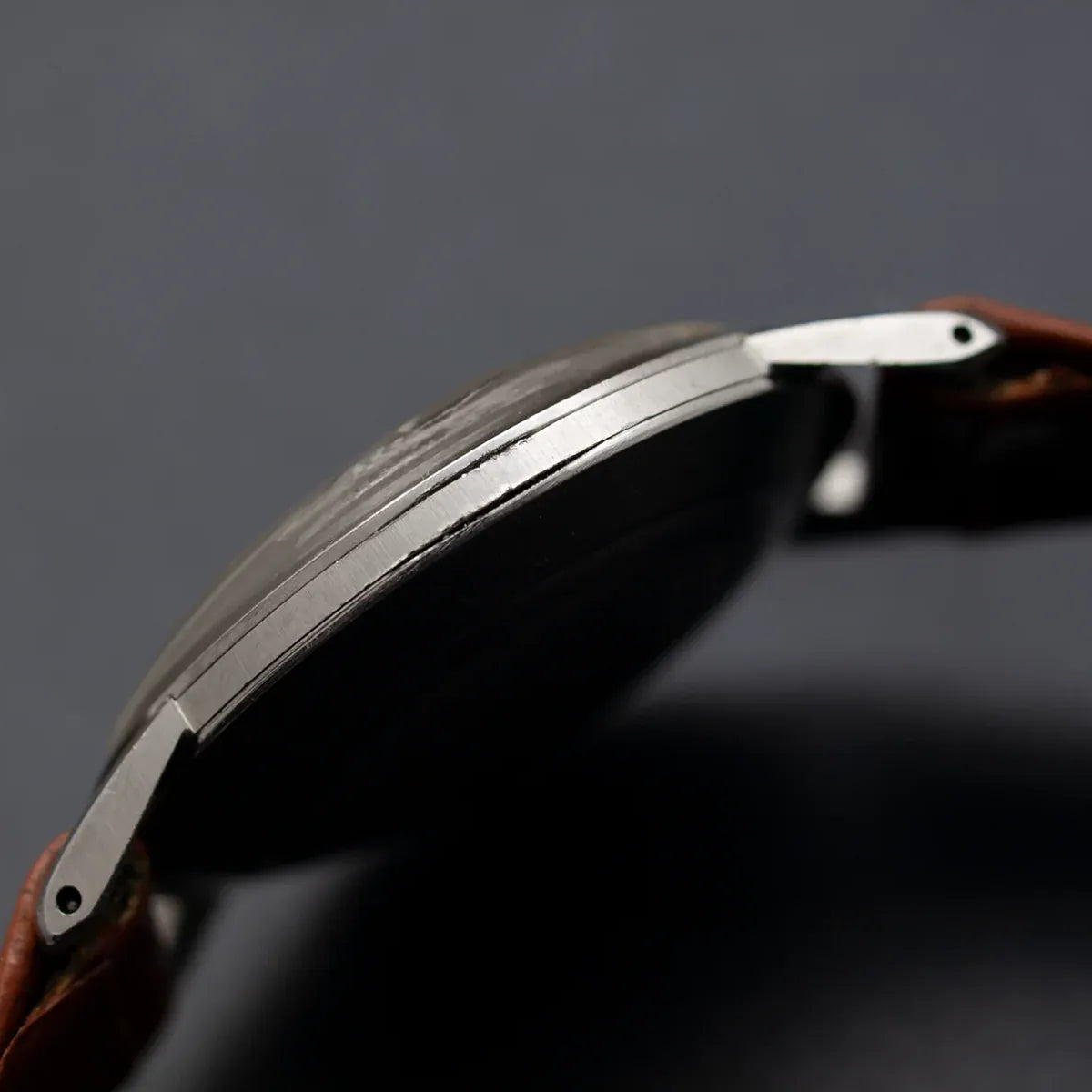Universal Geneve Ref. 206515.7, Cal. 332 – side view alternative angle