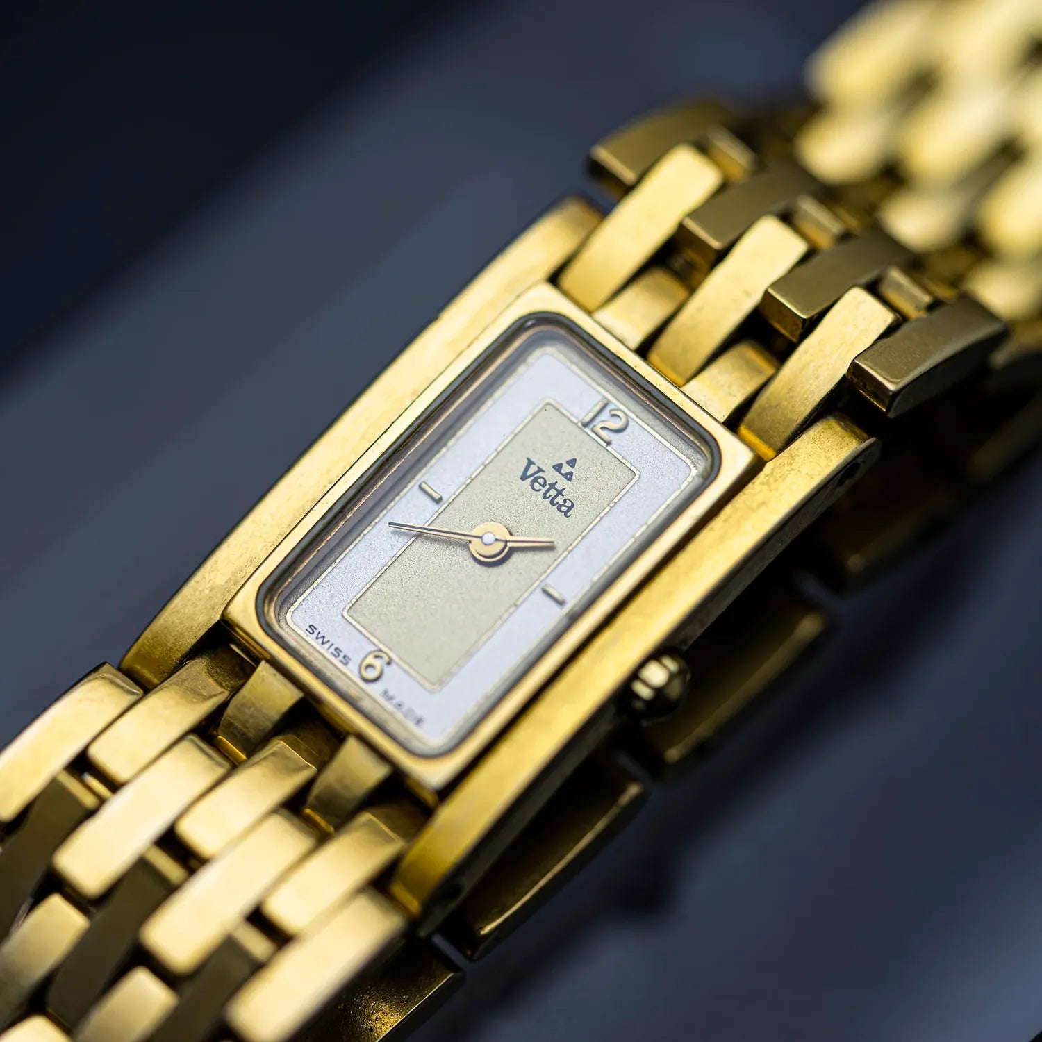 Vetta Luxury Women's Watch Ref. V 3901.44 – dial close-up