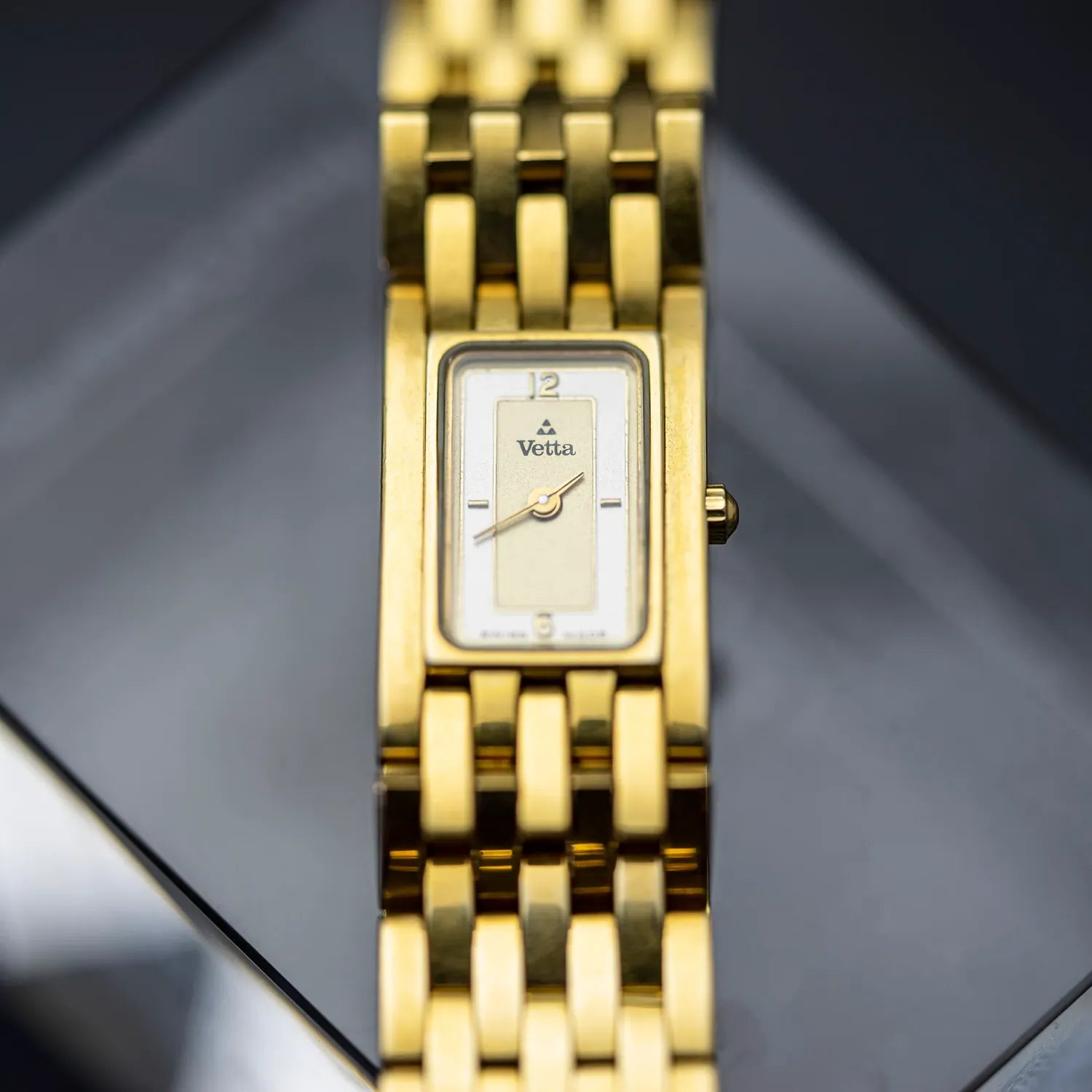Vetta Luxury Women's Watch Ref. V 3901.44 – front view