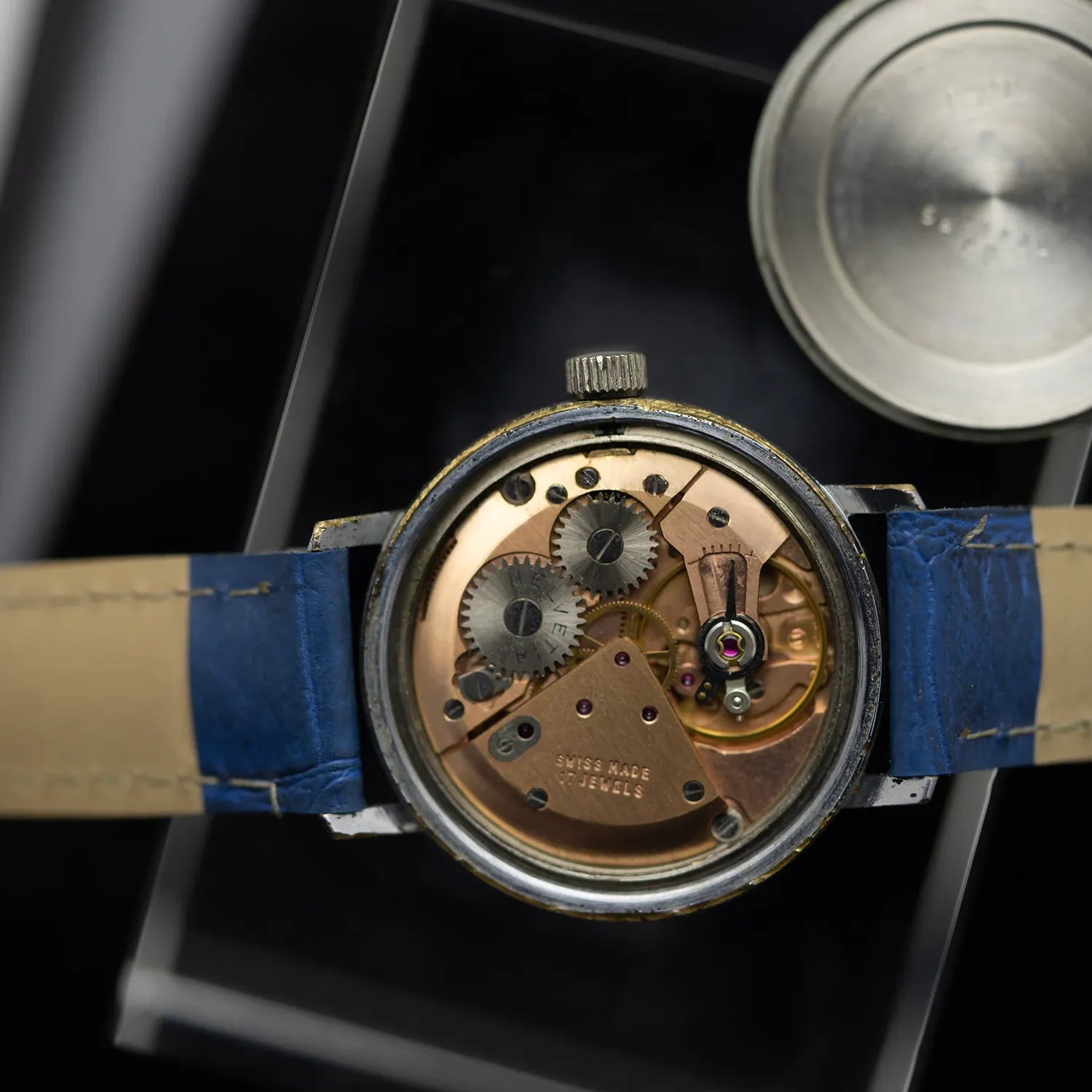 Vintage Helvetia H 878 Black – dial close-up