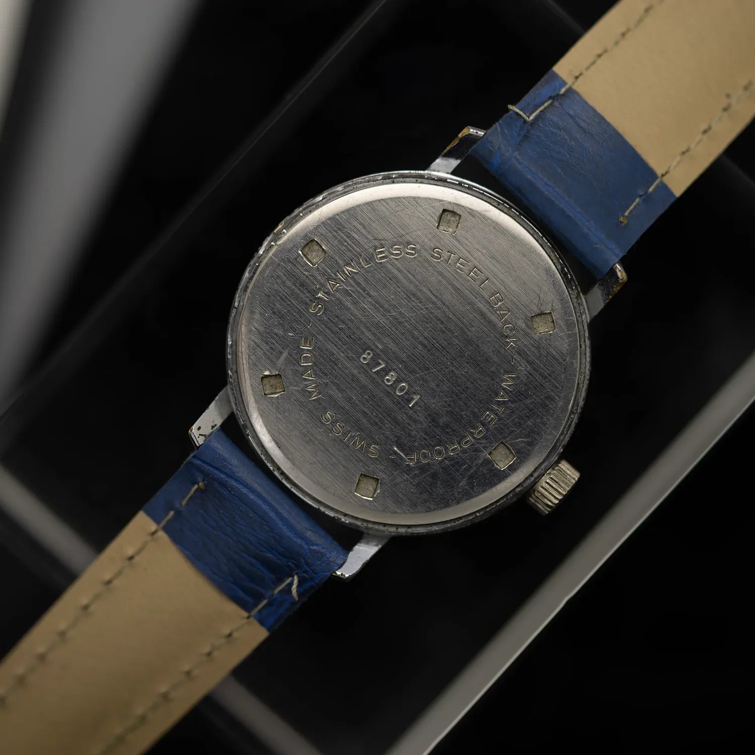 Vintage Helvetia H 878 Black – movement close-up