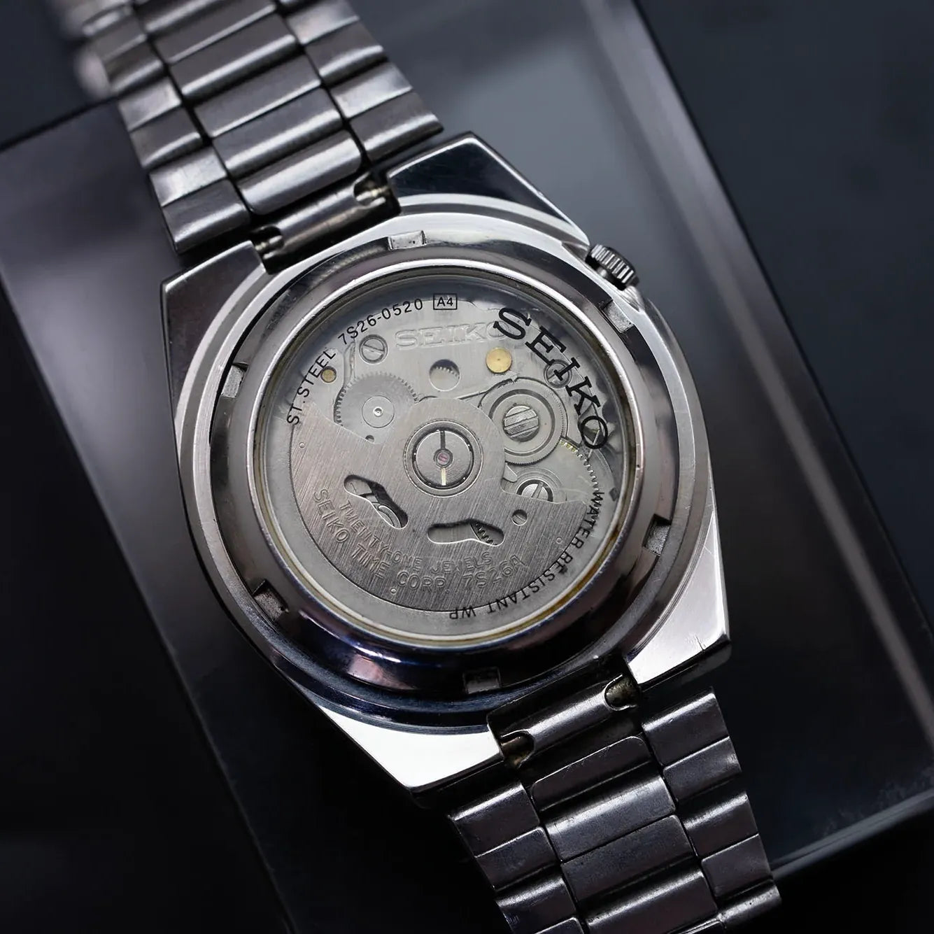 Vintage Seiko 5 7s26 0520 – side view