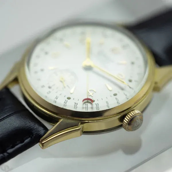Walor Stossgeschutzt Calendar – dial close-up