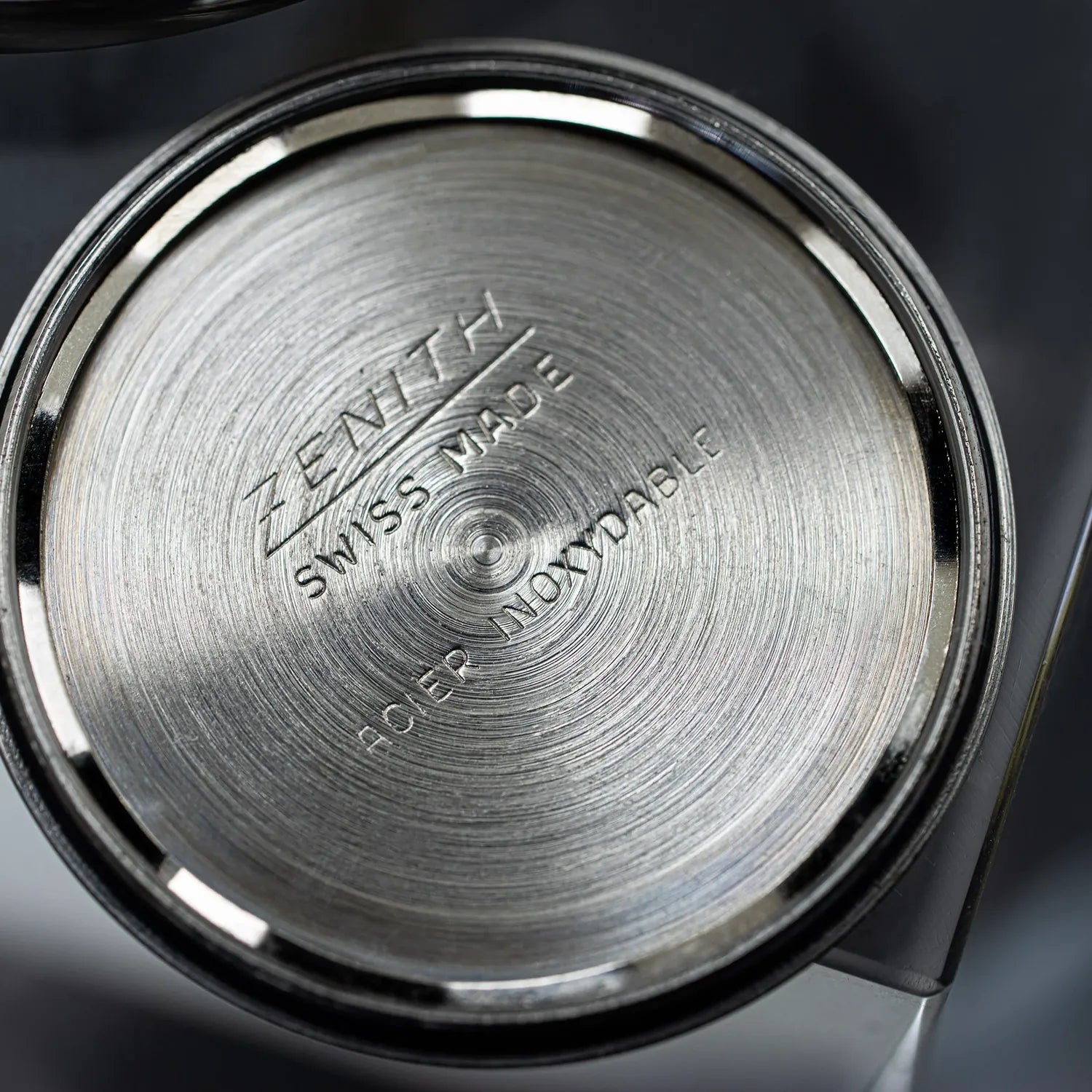 Zenith Sporto Cal. 2542 – side view alternative angle