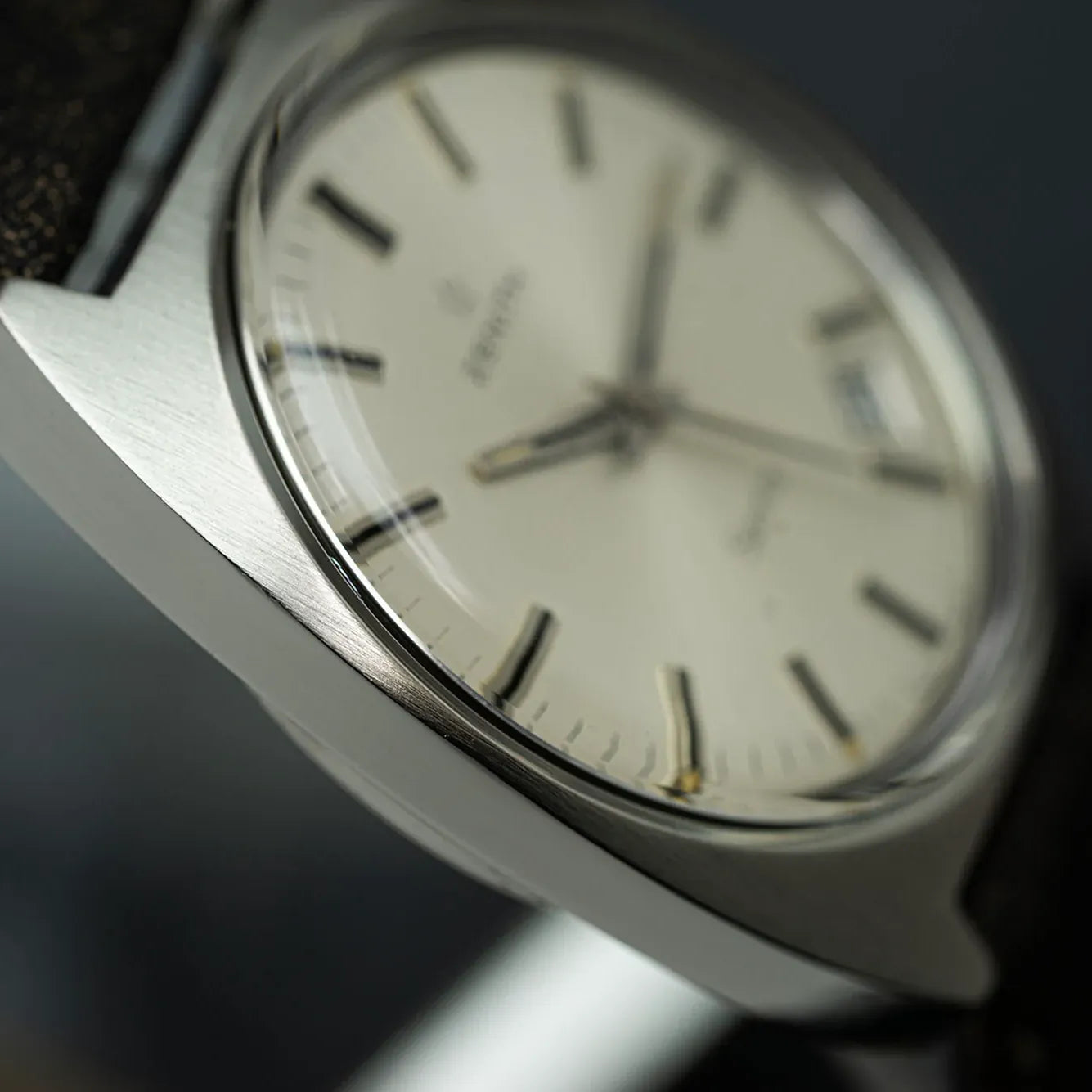 Zenith Sporto Cal. 2562 C – side view alternative angle