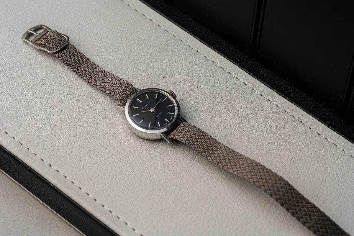 Glashutte, Cal. GUB 09-20, Women’s Manual Wind Strap Top View