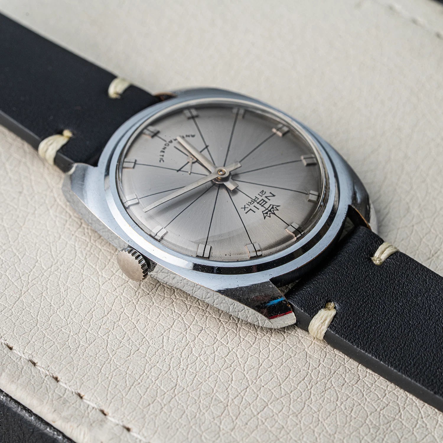 Neil 21 Prix, Men’s Manual Wind Vintage Watch, 1981 crown