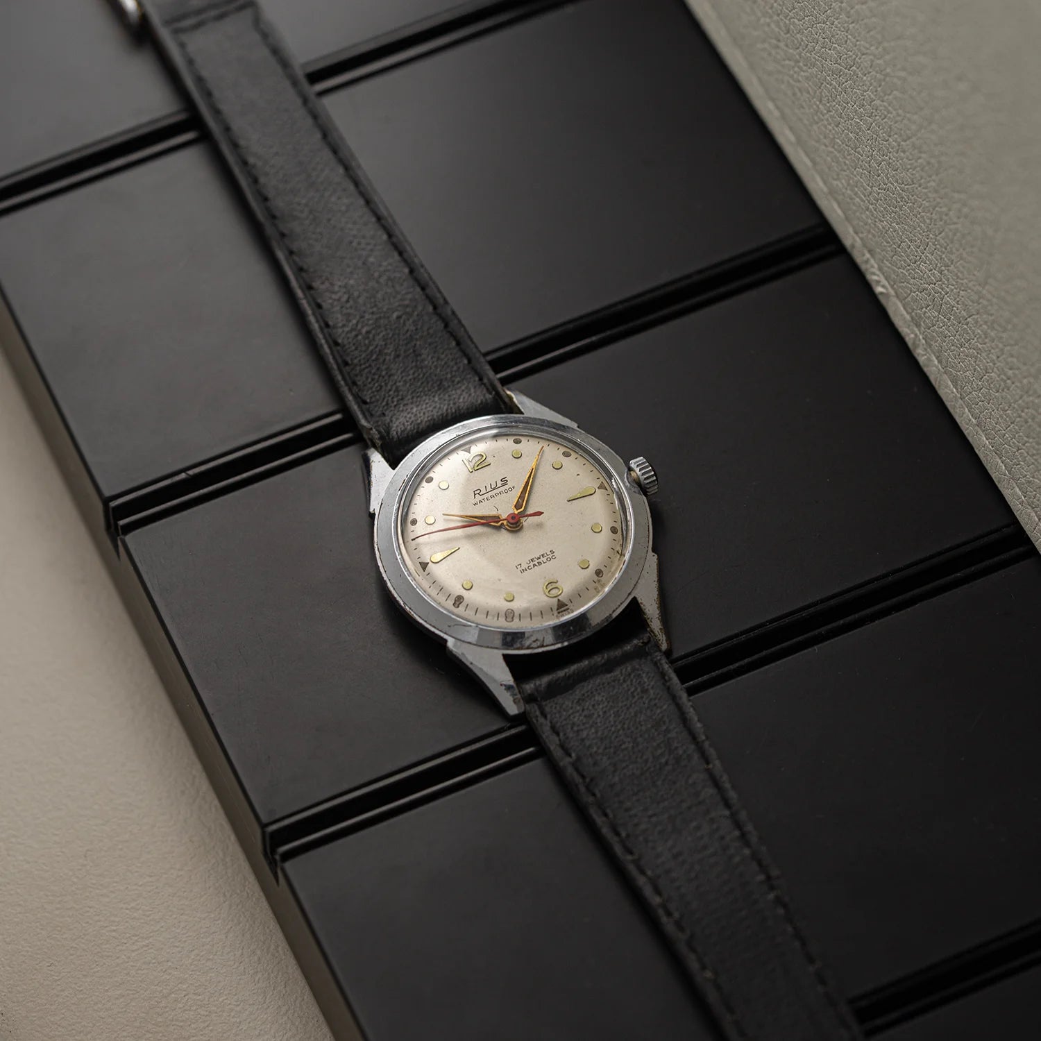 Rius Men’s Manual Wind Vintage Watch Top View