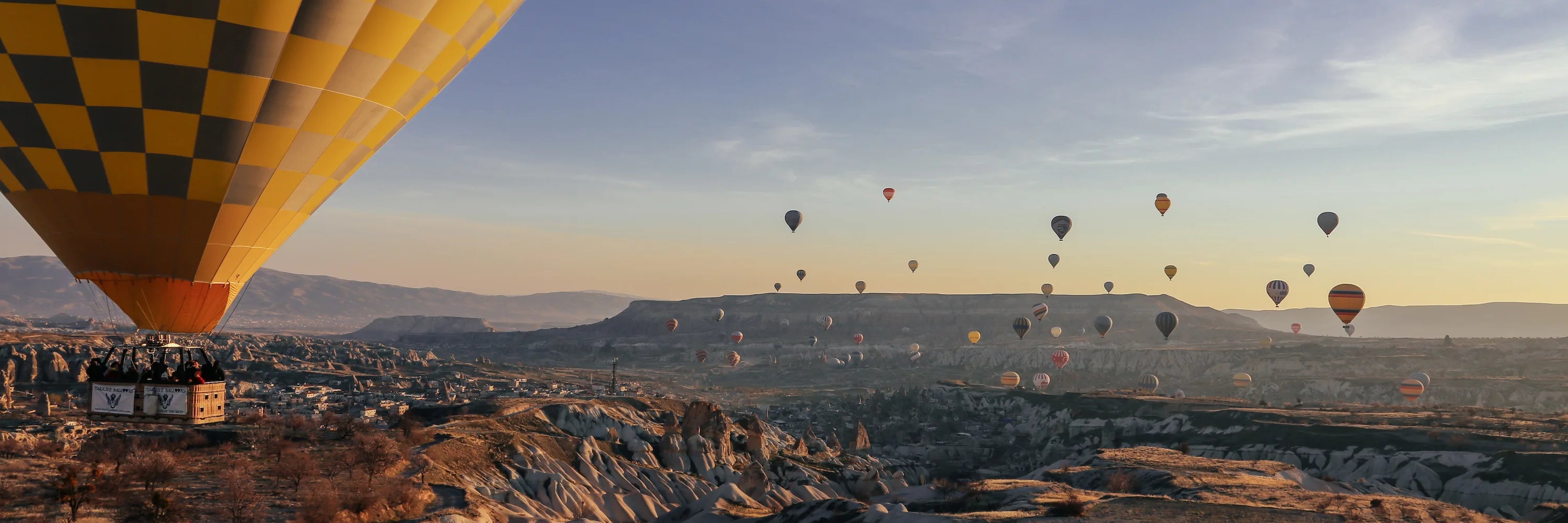 Vintage Watch Store — 20% off second watch; banner with multiple hot air balloons.